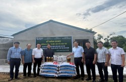 Trung tâm Khuyến nông Nghệ An tổ chức giao con giống, thức ăn, vật tư thực hiện dự án Khuyến nông Trung ương tại  tỉnh Hà Tĩnh năm 2026