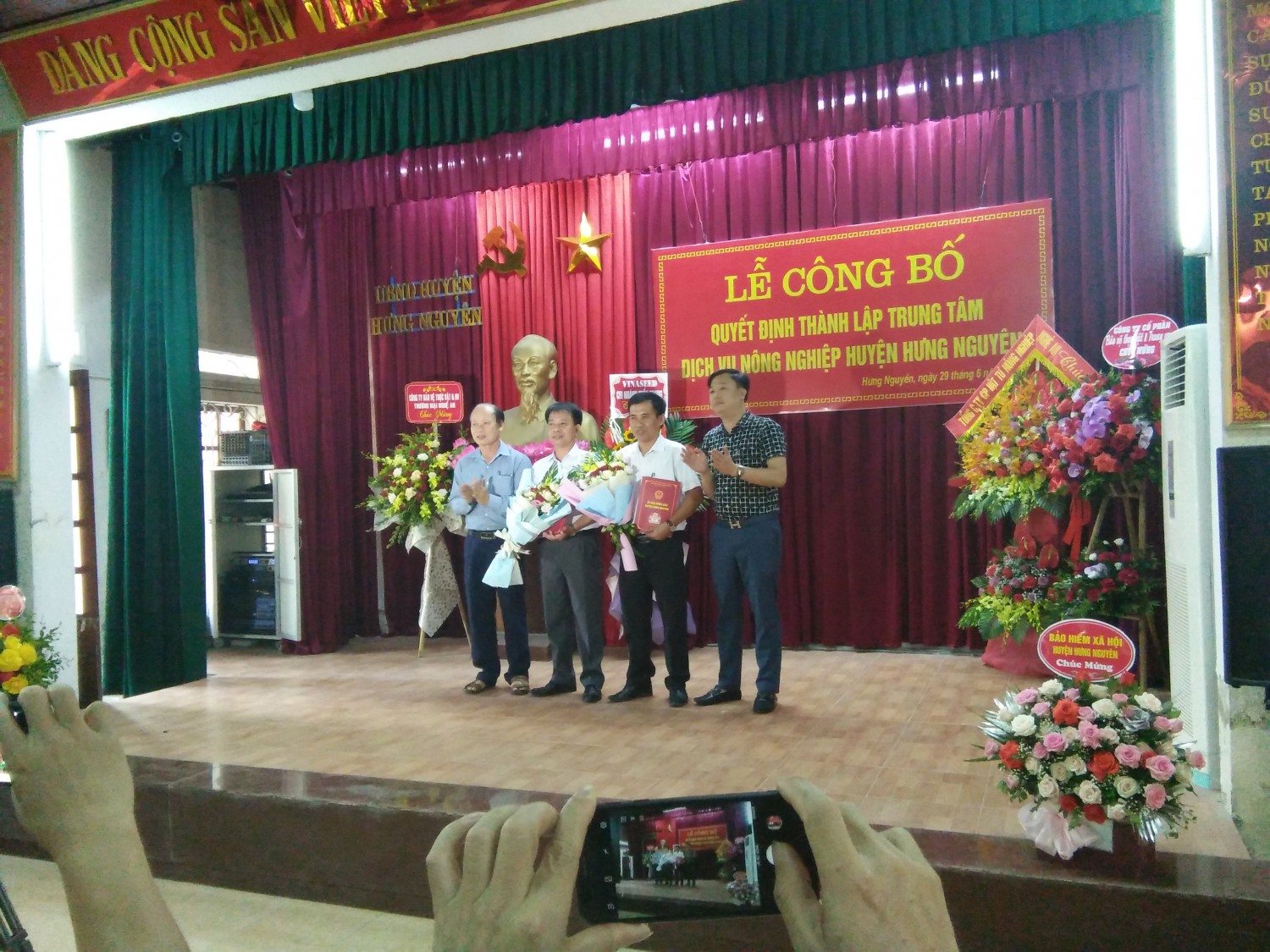 UBND huyện Hưng Nguyên: Công bố thành lập Trung tâm Dịch vụ nông nghiệp huyện Hưng Nguyên.