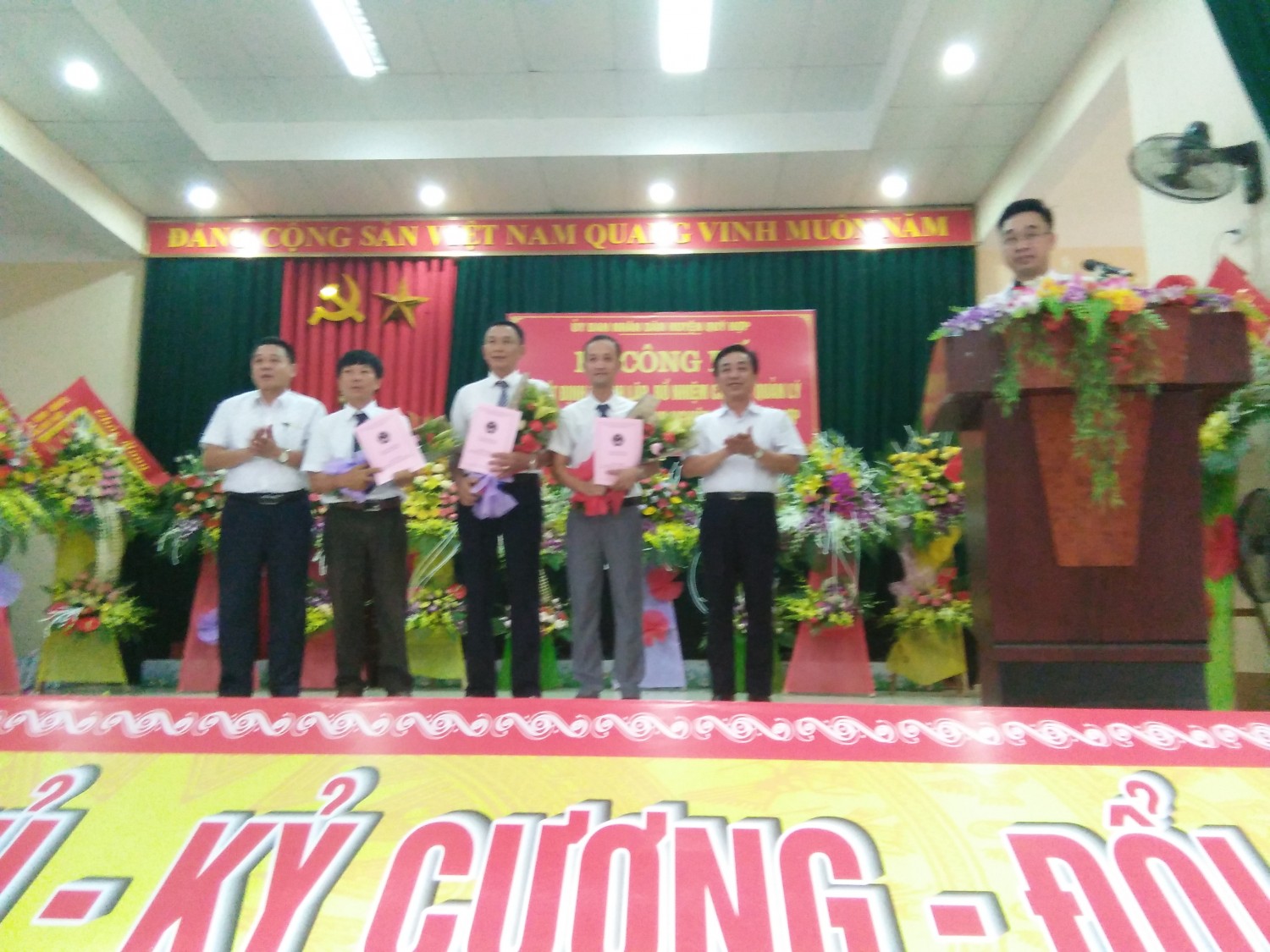 UBND huyện Quỳ Hợp: Công bố thành lập Trung tâm Dịch vụ nông nghiệp huyện Quỳ Hợp.