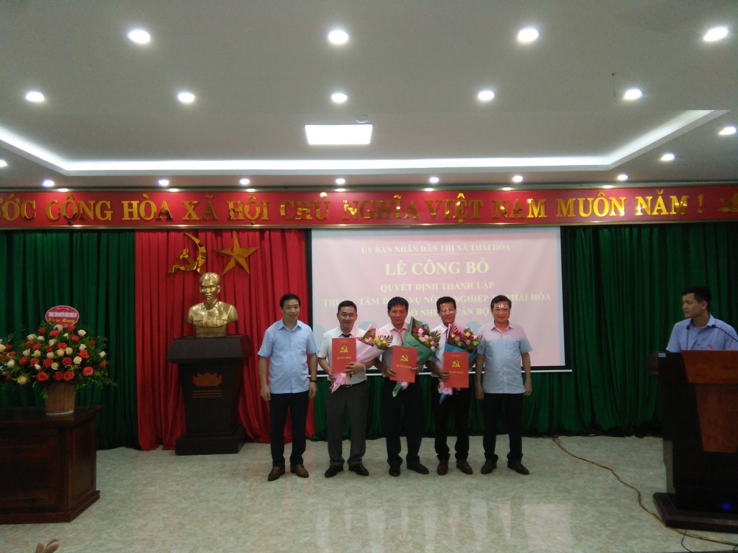 UBND Thị xã Thái Hòa: Công bố thành lập Trung tâm Dịch vụ nông nghiệp Thị xã Thái Hòa.