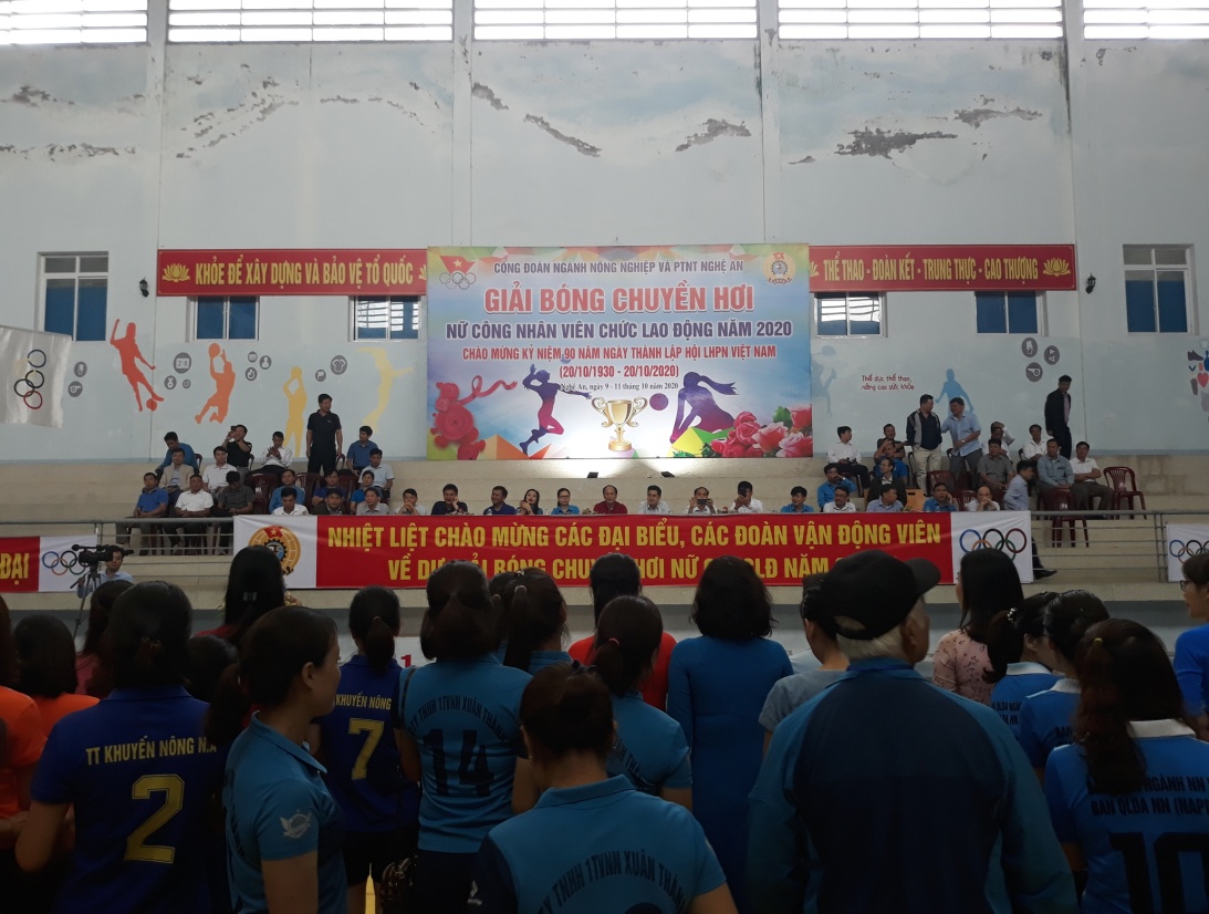 Công đoàn ngành Nông nghiệp và PTNT Nghệ An tổ chức Giải bóng chuyền hơi nữ CNVCLĐ chào mừng ngày 20.10.2020
