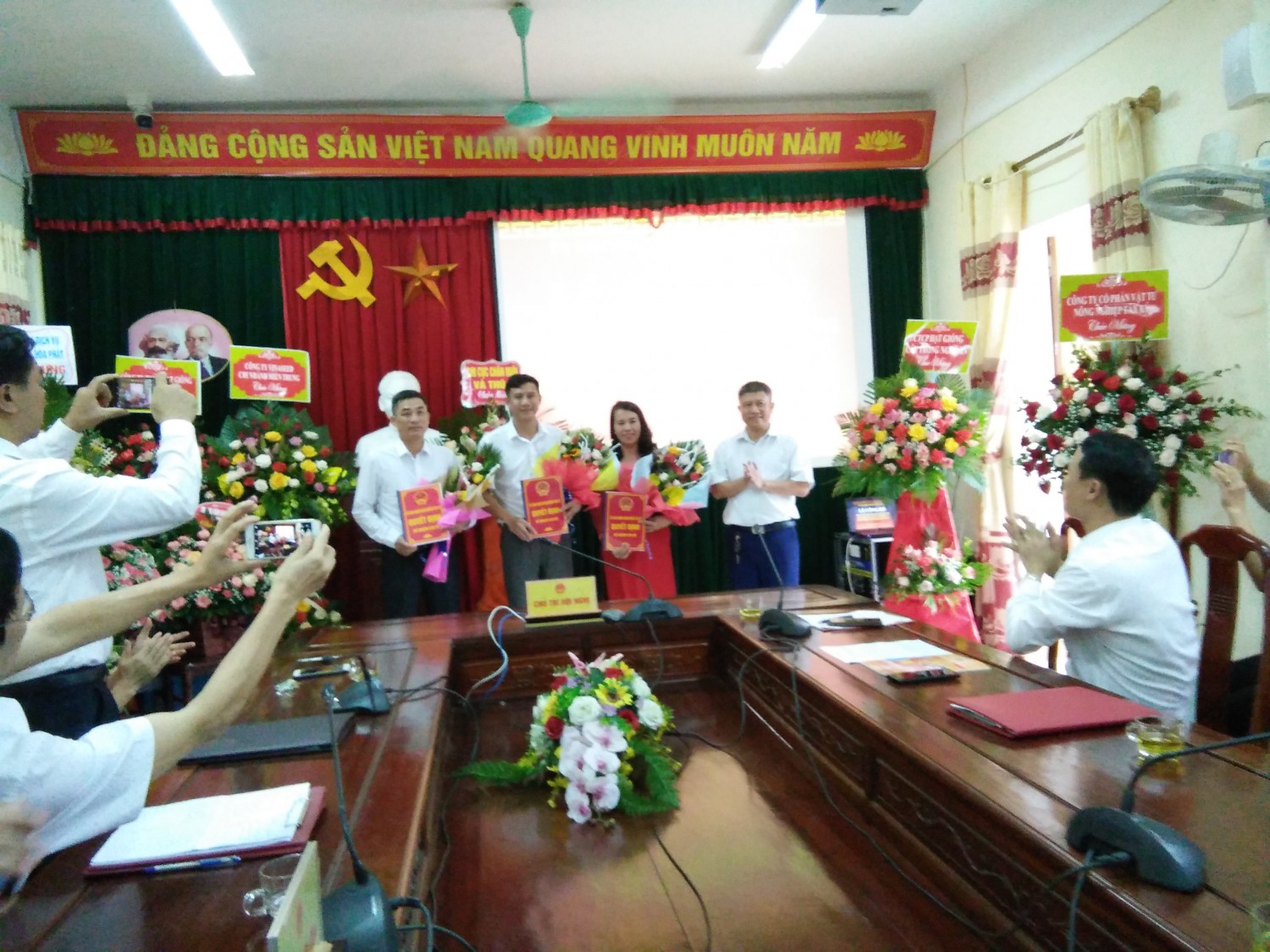 UBND huyện Tân Kỳ: Công bố thành lập Trung tâm Dịch vụ nông nghiệp huyện Tân Kỳ.