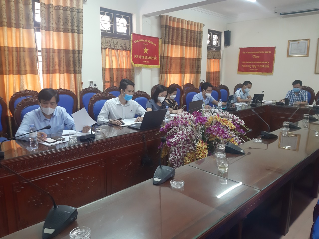 Hội nghị trực tuyến về khởi động Dự án thí điểm hỗ trợ nông dân trồng rau gặp khó khăn trong bối cảnh đại dịch COVID-19 tại Nghệ An.