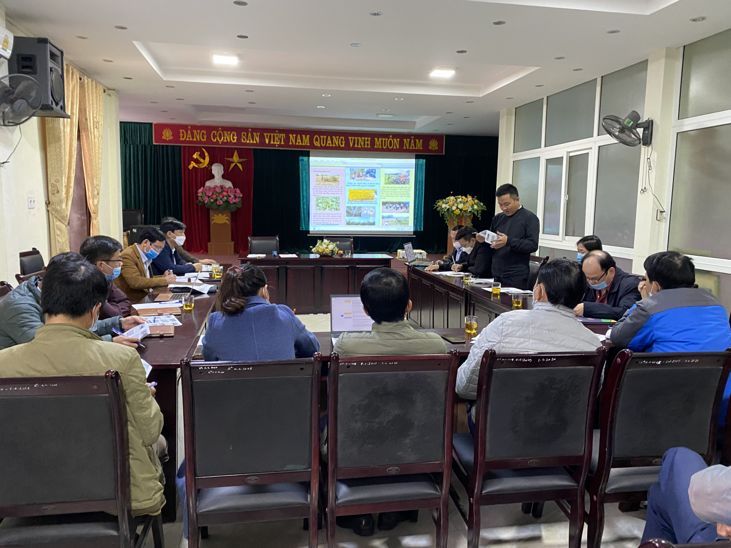 Trung tâm Khuyến nông Nghệ An tổ chức Hội thảo xin ý kiến góp ý tờ gấp phòng trừ bệnh vi rút khảm lá sắn