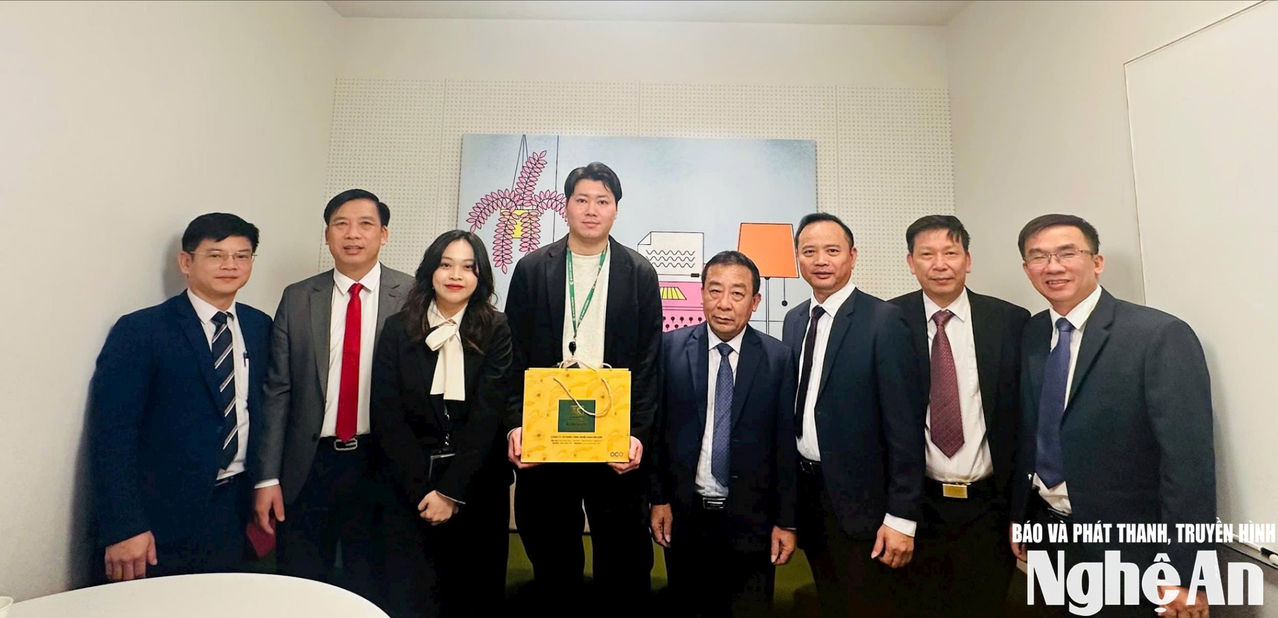 Phó Chủ tịch UBND tỉnh Nguyễn Văn Đệ làm việc với doanh nghiệp Nhật Bản về nông nghiệp xanh