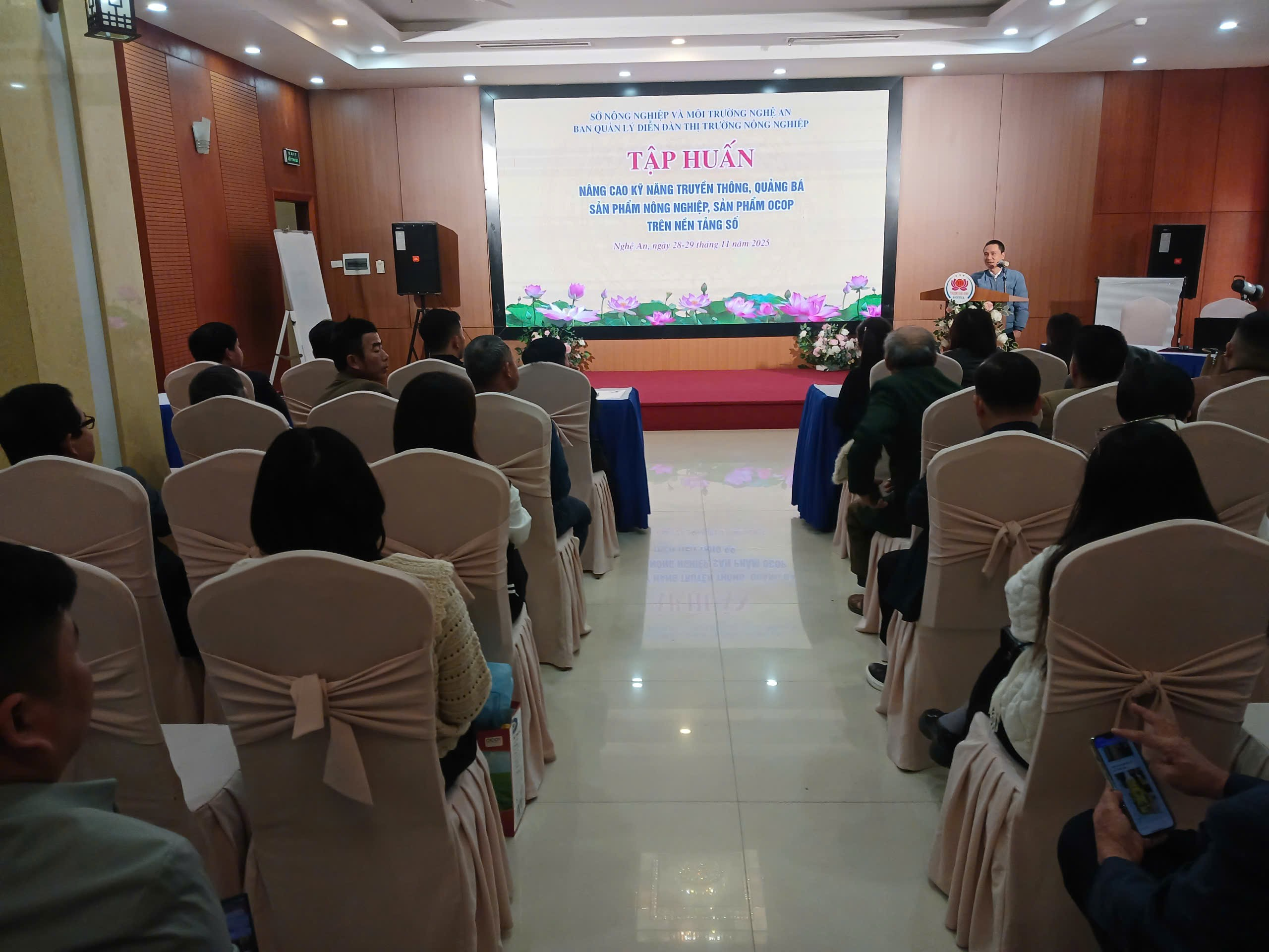 Tập huấn nâng cao kỹ năng quảng bá, xúc tiến thương mại, kết nối cung cầu và phát triển thị trường sản phẩm nông nghiệp năm 2025 tại Nghệ An