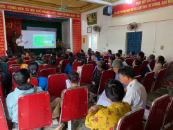 Trung tâm Khuyến nông tỉnh tổ chức tập huấn chuyển giao tiến bộ kỹ thuật, công nghệ mới trong sản xuất lúa cho nông dân tại huyện Tân Kỳ.