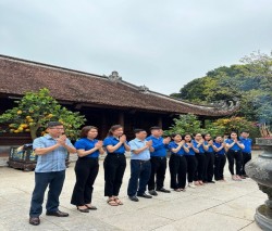 Chi đoàn Trung tâm Khuyến Nông tỉnh Nghệ An tổ chức hoạt động hành hương về nguồn và di tích lịch sử