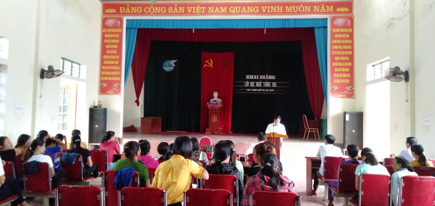 Khai giảng lớp dạy nghề trồng hoa tại xã Nam Thanh Nam Đàn