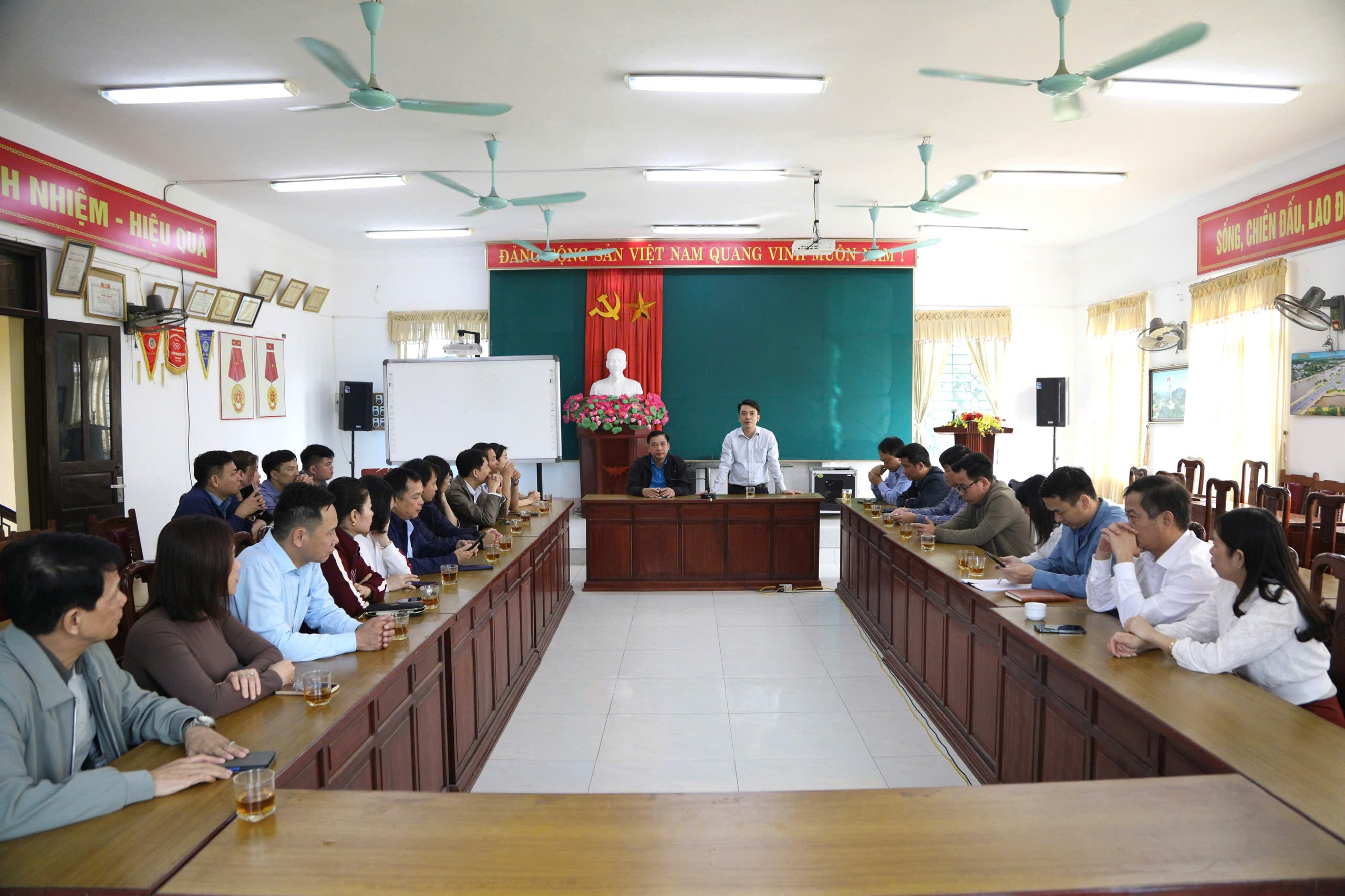 Trung tâm Khuyến nông Nghệ An tham quan một số mô hình sản xuất nông nghiệp gắn với liên kết tiêu thụ sản phẩm và du lịch sinh thái tại tỉnh Sơn La và tỉnh Phú Thọ