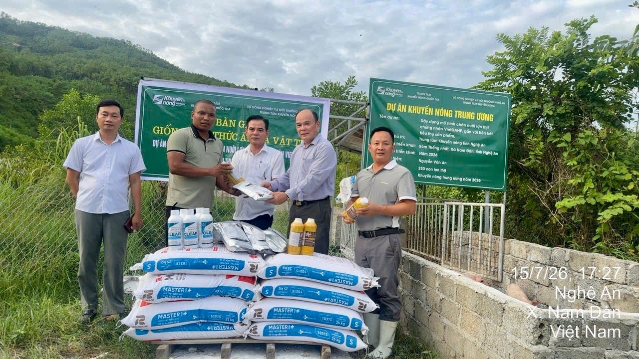 Trung tâm Khuyến nông tỉnh Nghệ An tổ chức giao con giống, thức ăn, vật tư thực hiện dự án Khuyến nông Trung ương năm 2026